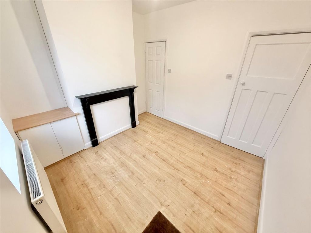 Property photo 3 of 8 Reception