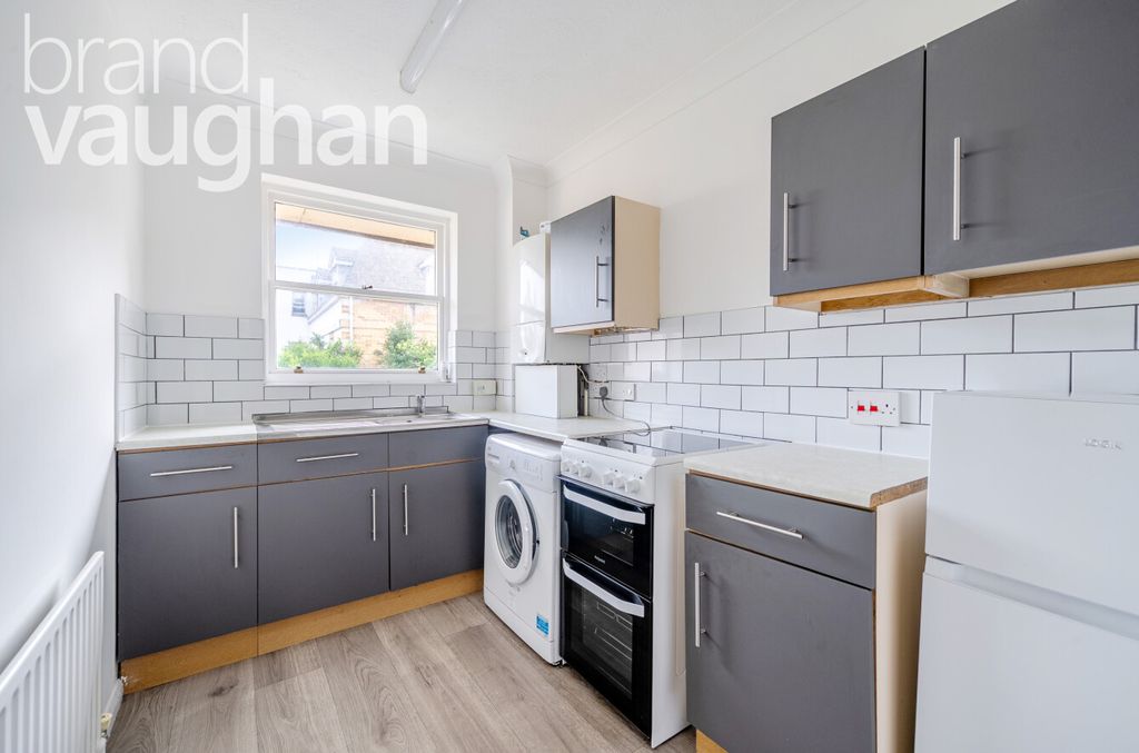 Property photo 2 of 12 Kitchen