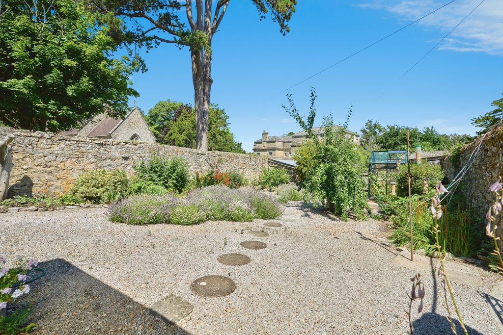 Property photo 2 of 17 Photo