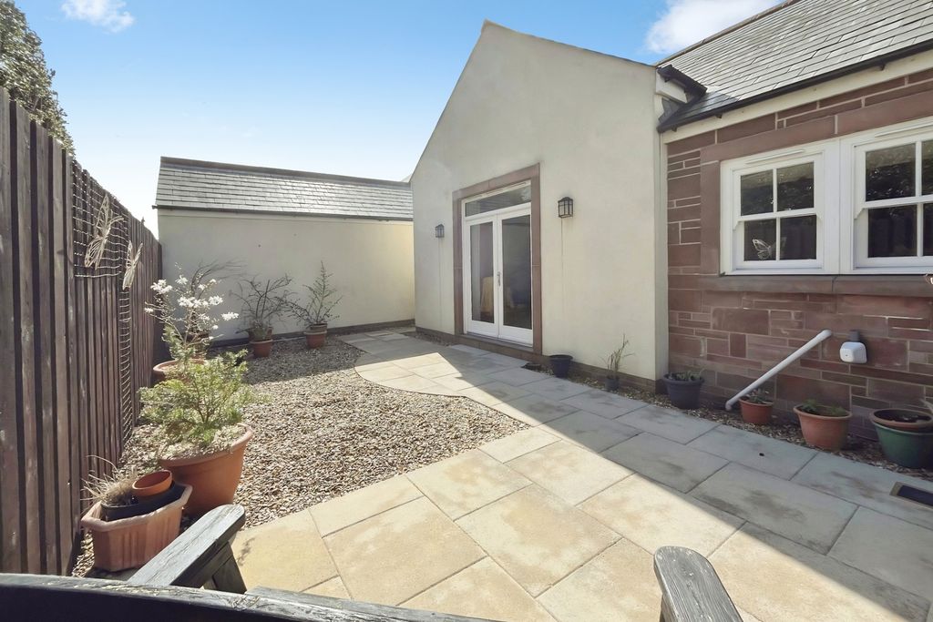 Property photo 2 of 11 Outside