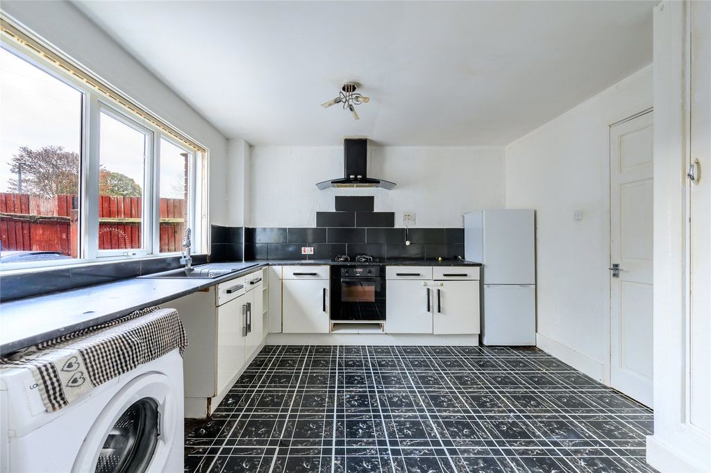 Property photo 2 of 25 Picture No. 30