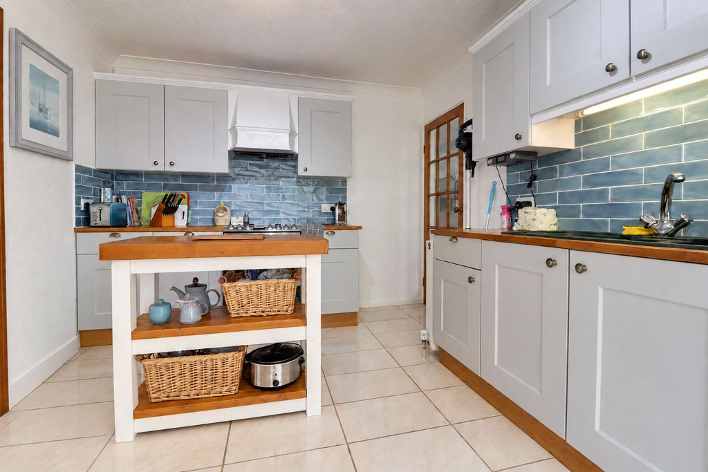 Property photo 3 of 21 3 - Picture No. 18