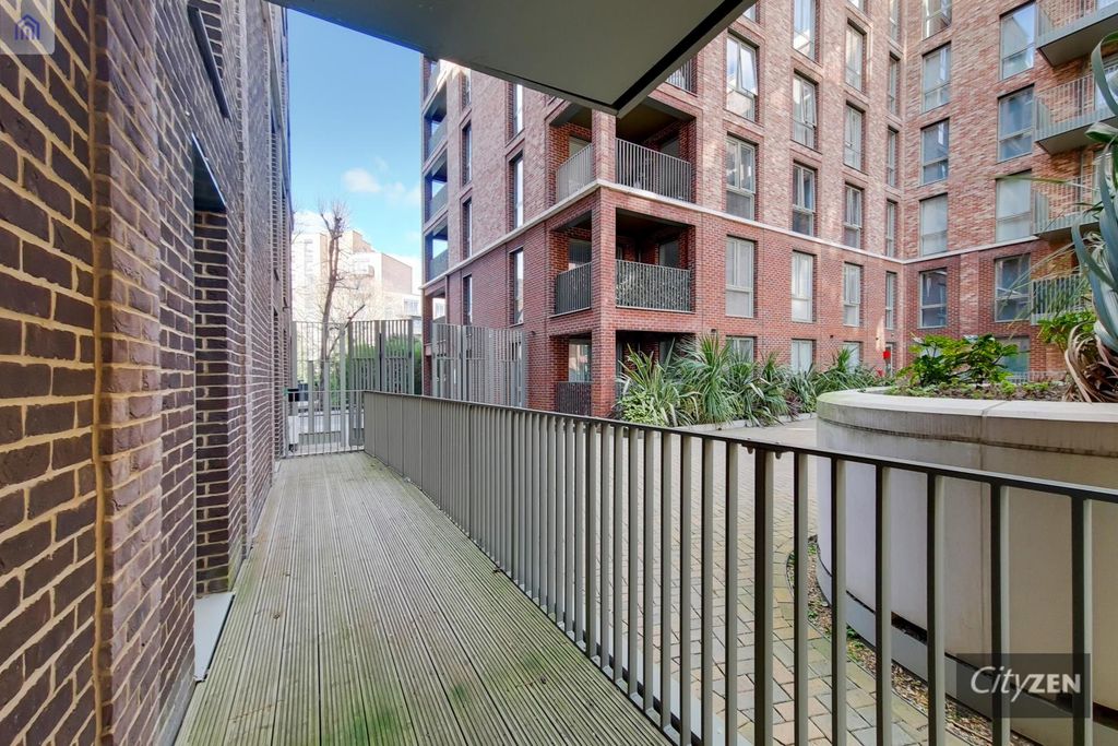 Property photo 3 of 11 Terrace