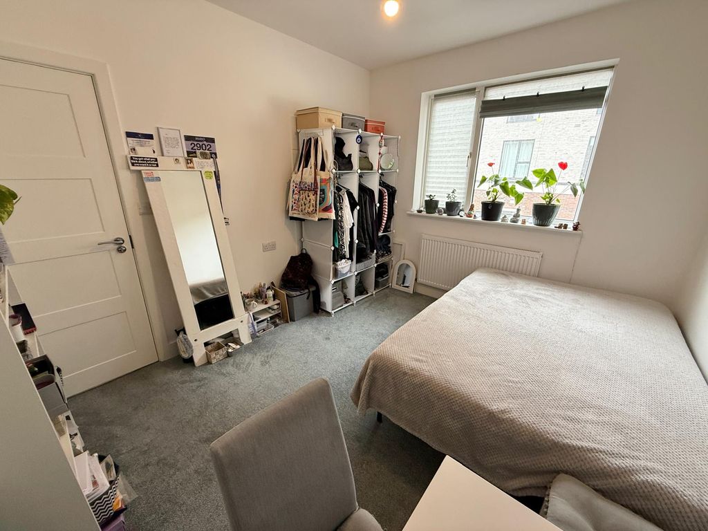 Property photo 3 of 5 Room