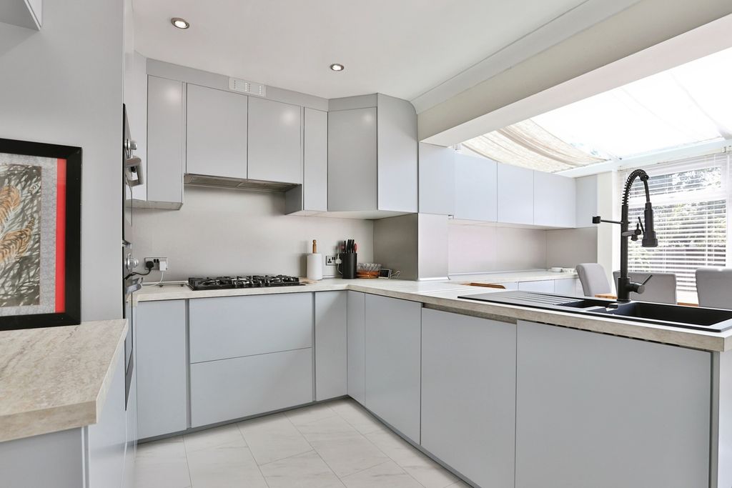 Property photo 2 of 22 Kitchen