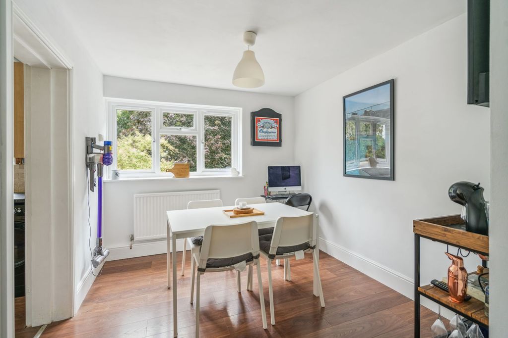 Property photo 3 of 13 Dining (2)