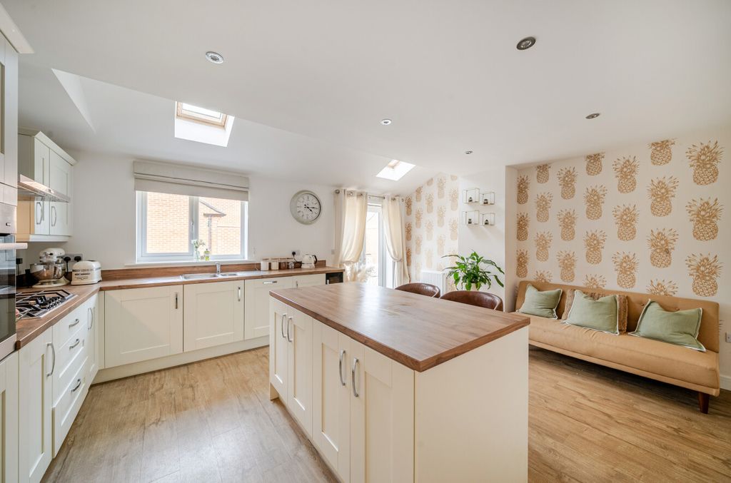 Property photo 3 of 21 1341302-40-68A4De...