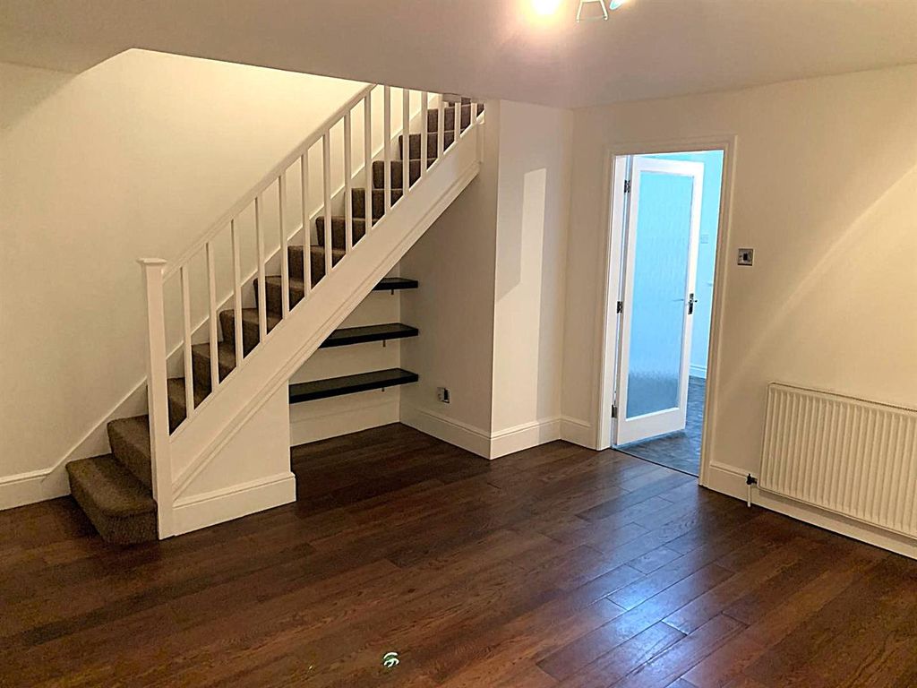 Property photo 2 of 16 Lounge