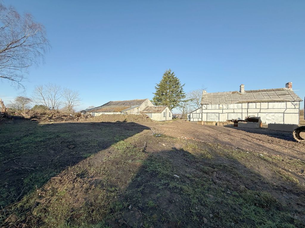 Property photo 3 of 5 Front