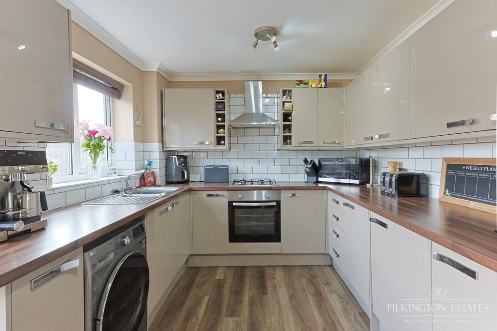 Property photo 3 of 11 5098155