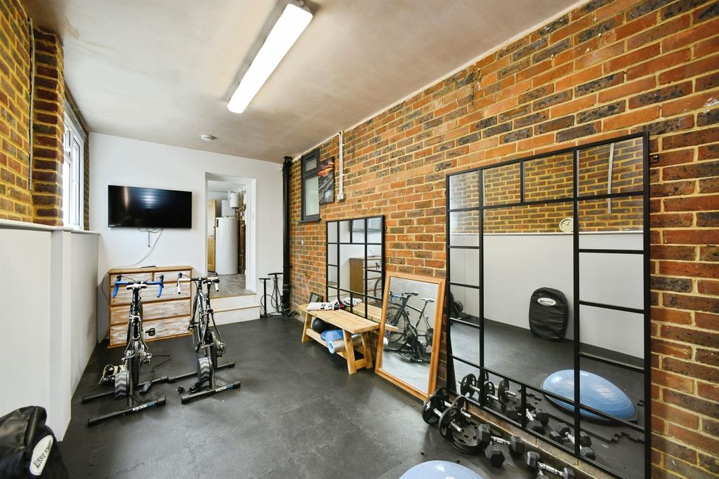 Property photo 3 of 34