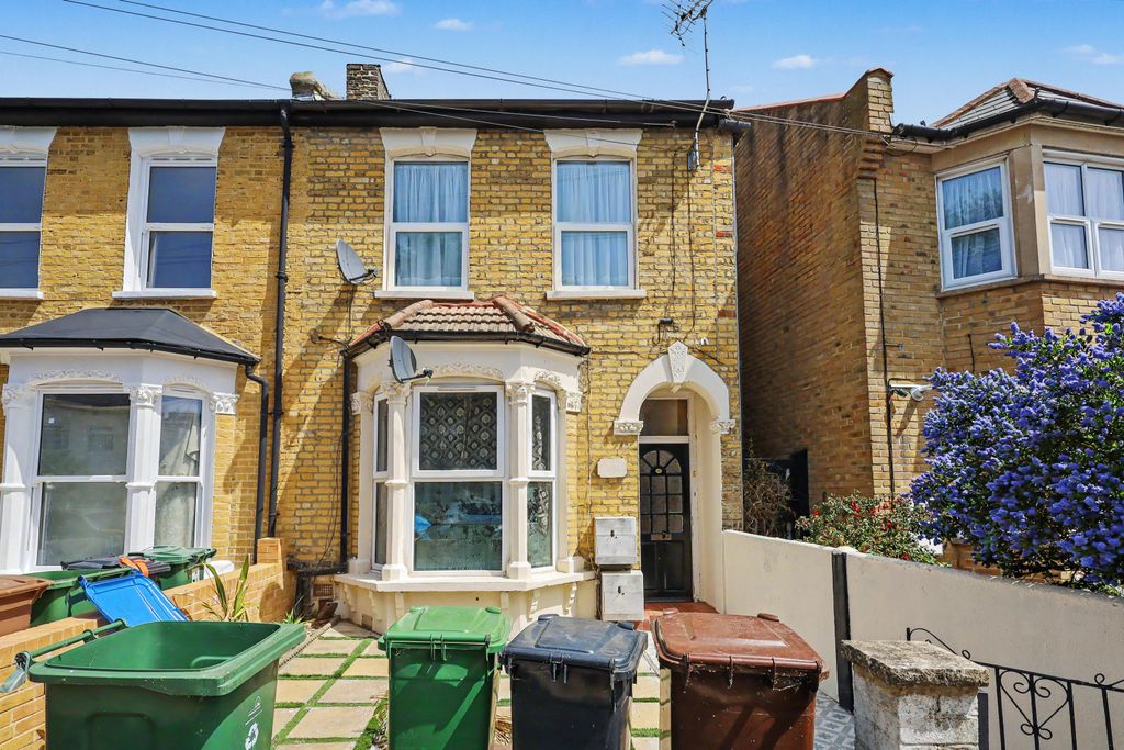 Property photo 1 of 19 37 Woodhouse Road, Leytonstone, London E11 3Nu