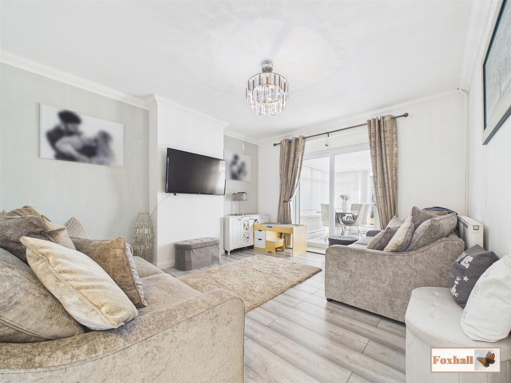 Property photo 2 of 19 Lounge