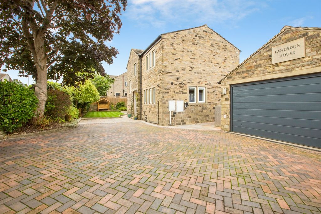 Property photo 2 of 23
