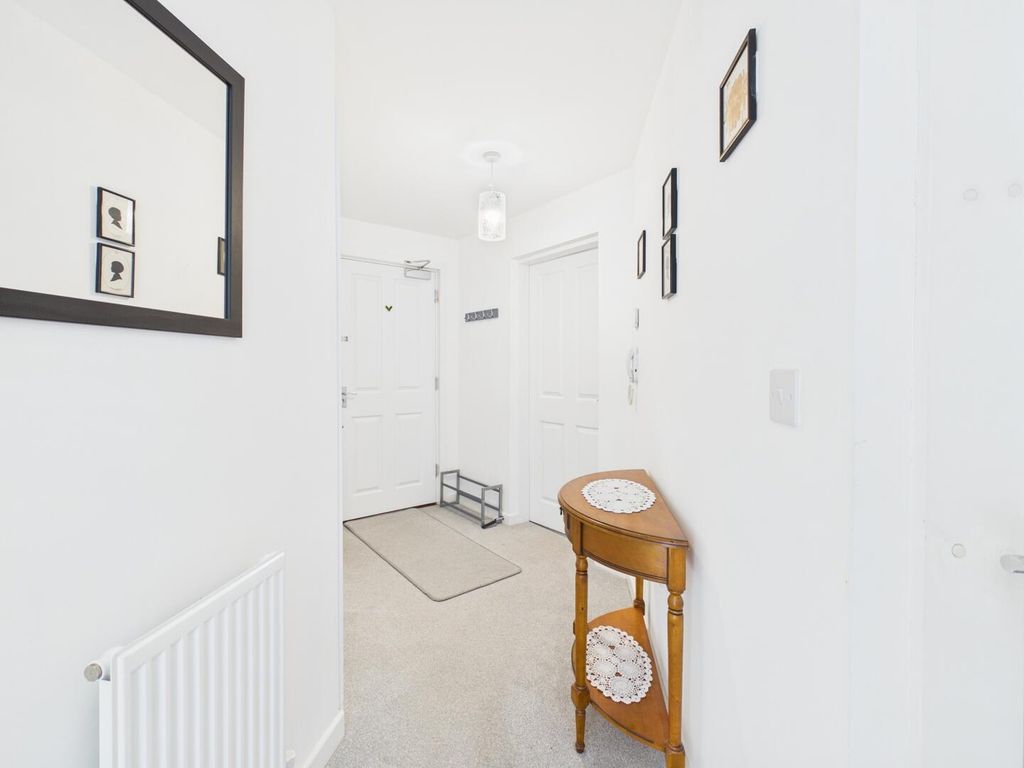 Property photo 2 of 11 Hallway