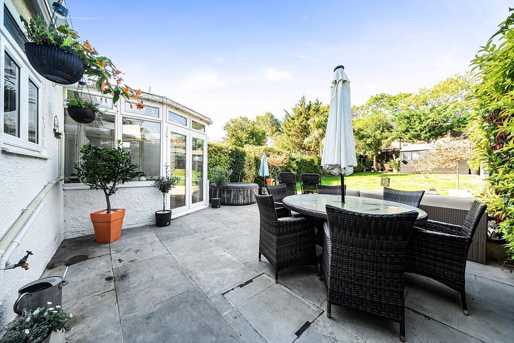 Property photo 3 of 21 Terrace / Patio