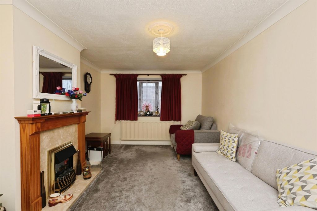 Property photo 2 of 11