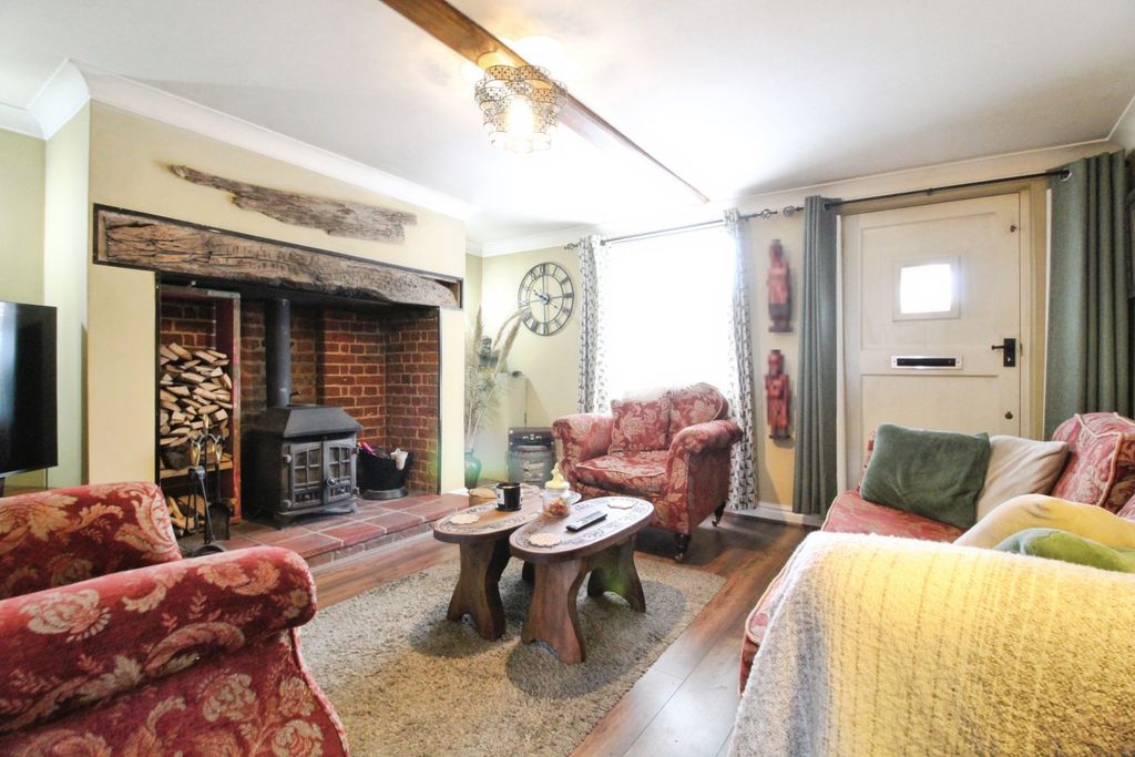 Property photo 2 of 20 Lounge