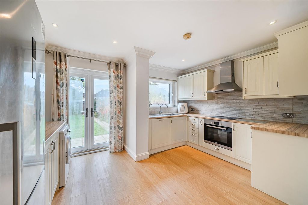 Property photo 3 of 18 1371409-1-68F89F951591E.Jpg