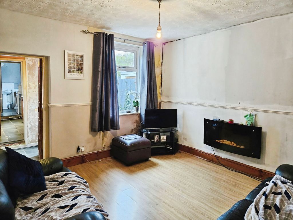 Property photo 3 of 14 Lounge