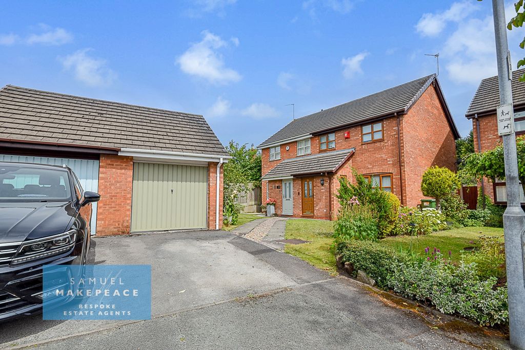 Property photo 1 of 21 Stunning Two Bedroom Semi Detached Property Overlooking The Canal