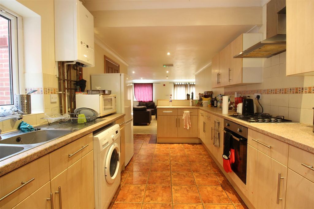 Property photo 2 of 11