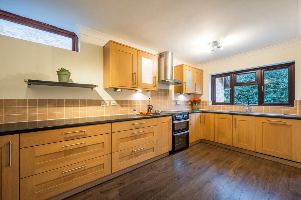 Property photo 2 of 16 Kitchen Breakfast Room