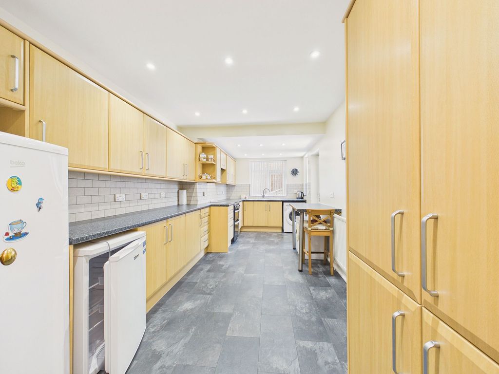 Property photo 3 of 11 Breakfasting Kitchen