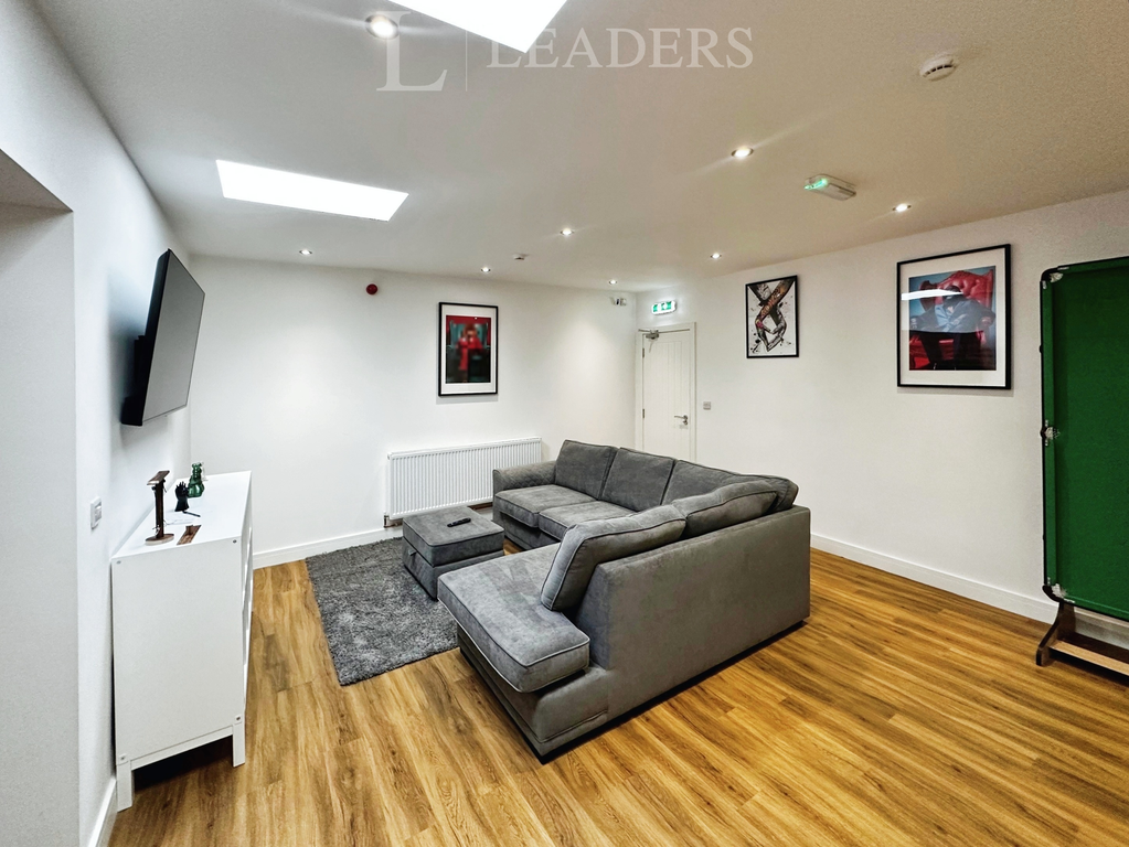 Property photo 3 of 10 F4F9A238-3