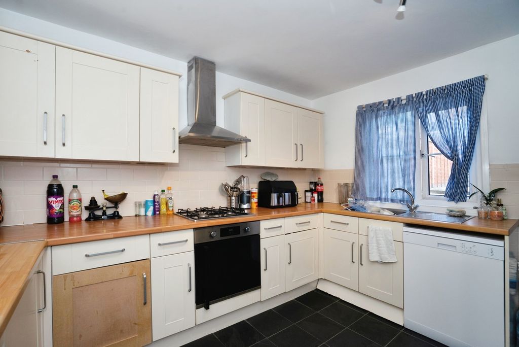 Property photo 2 of 19 Kitchen