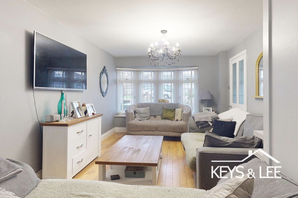 Property photo 2 of 17 4262032