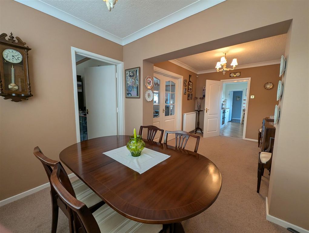 Property photo 3 of 19 Dining Room
