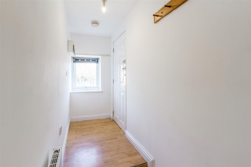 Property photo 2 of 10 Silver Street - 002.Jpg