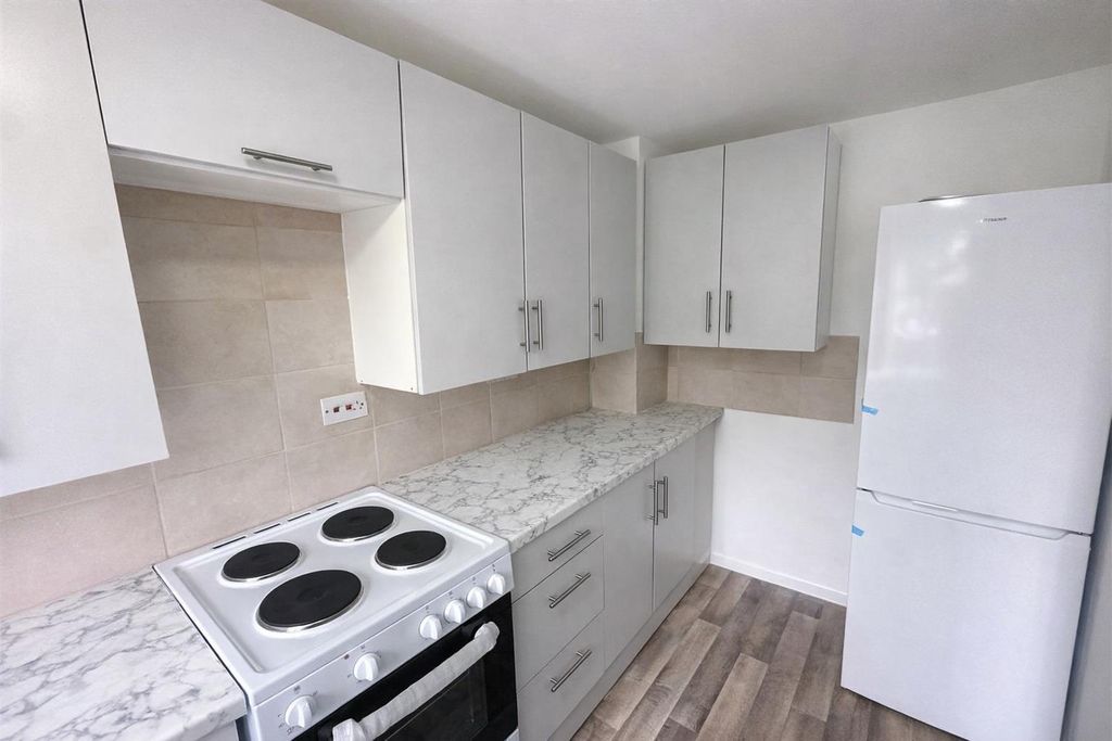 Property photo 2 of 8 Coopers Estate Agents