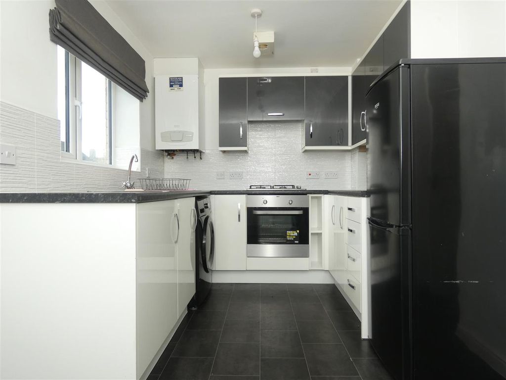 Property photo 2 of 14 Entrance Hall