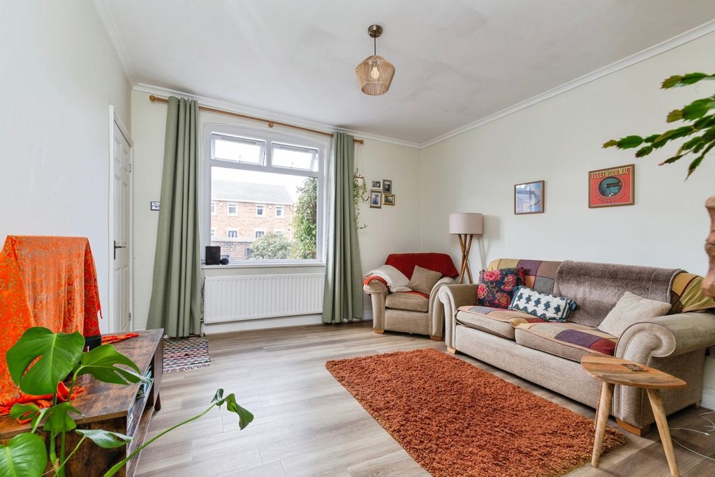 Property photo 2 of 17 Photo