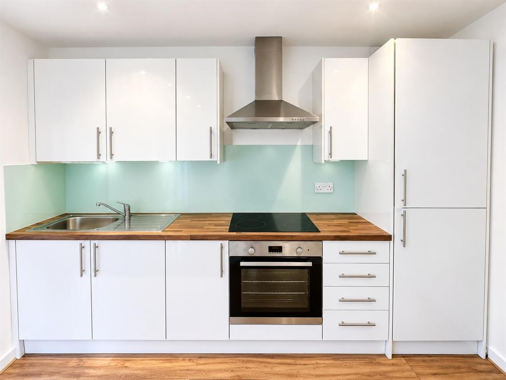 Property photo 3 of 7 Kitchen.Jpg
