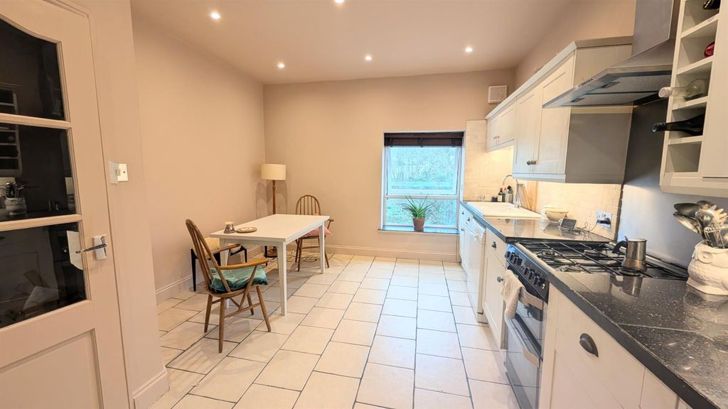 Property photo 2 of 10 Pxl_20260323_110410114.Mp~2.Jpg