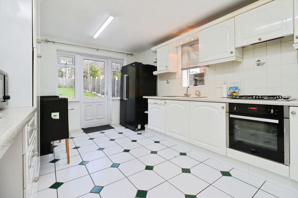 Property photo 3 of 19 Kitchen