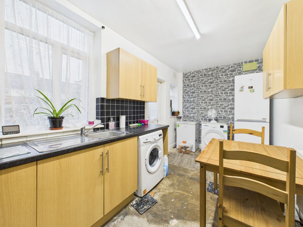Property photo 3 of 7 4452948