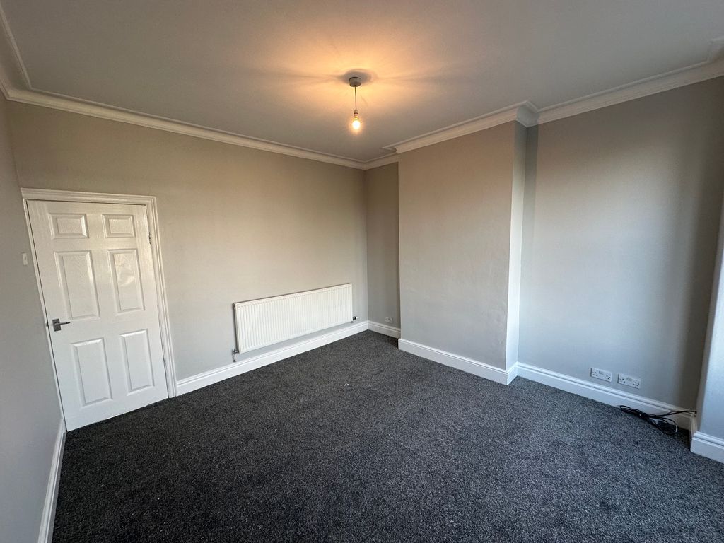 Property photo 3 of 11 Lounge