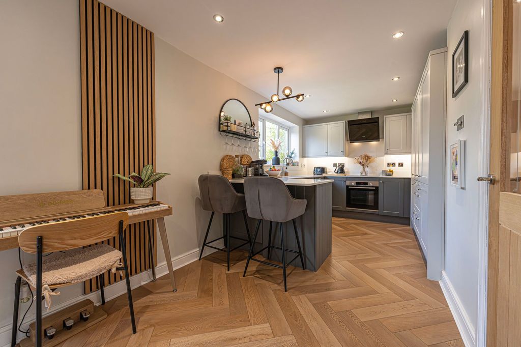 Property photo 2 of 39