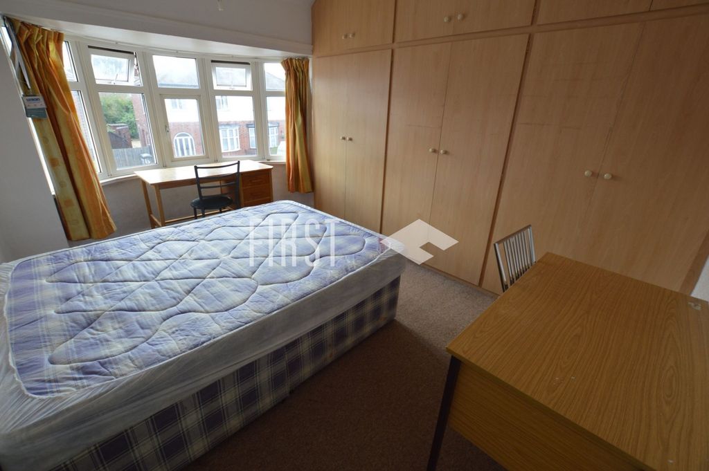 Property photo 3 of 9 Bedroom