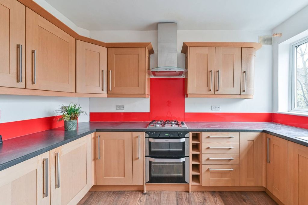 Property photo 3 of 23