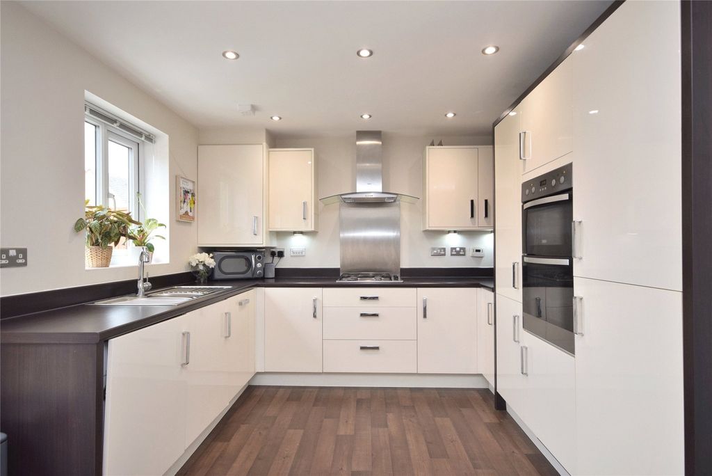 Property photo 3 of 17 Kitchen Diner