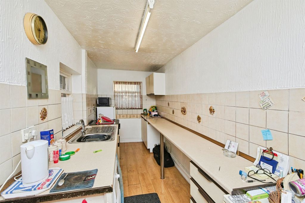 Property photo 2 of 17