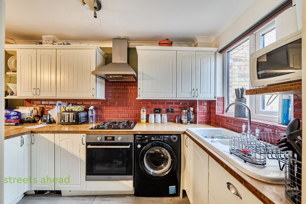 Property photo 3 of 16 868A47A2-A8B8-456...