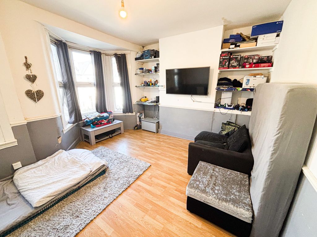 Property photo 2 of 5 Frith Road E11