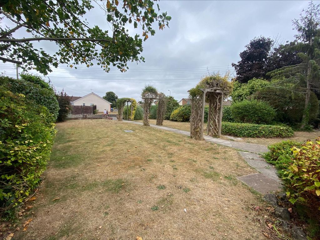 Property photo 1 of 22 Front Garden