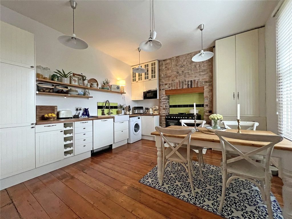 Property photo 3 of 24 Picture No. 04